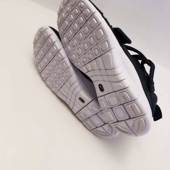 Kids Nike size 5 1/2 huarache lab free navy blue - Picture 3 of 6